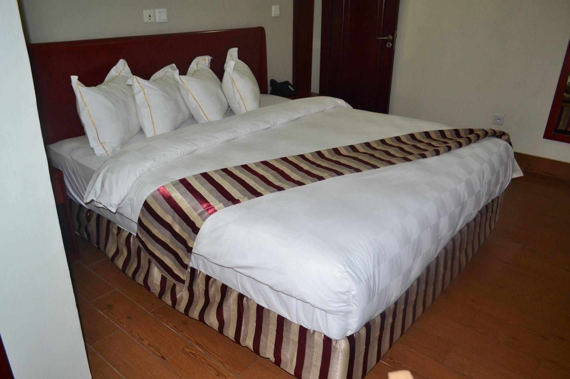 Hotel La Falaise Yaounde Luaran gambar